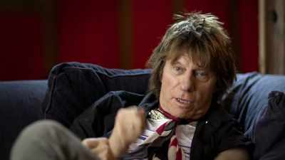 And I'm thinking,
"Christ, I'm playing drums - Jeff Beck: Still on the Run