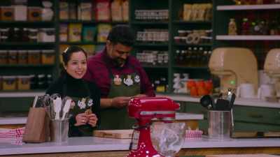 - And in the finals. - Baking It