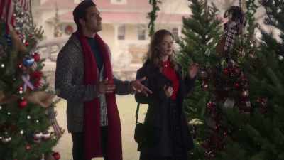 And this is it,
uh, this is our tree. - A Taste of Christmas
