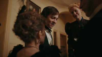 - And is this your daughter?
- Mr. Garrett, behave yourself. - The Essex Serpent