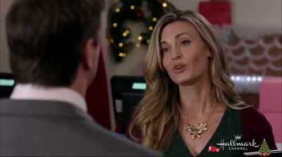 - And it has a dress code?
- Hmm. Hey, Hal! - Christmas in Love