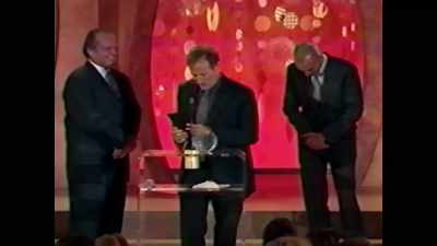 And it's been
a wonderful evening - Robin Williams: Come Inside My Mind