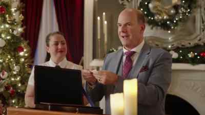 And it's Mia Parker. - Unwrapping Christmas: Mia's Prince