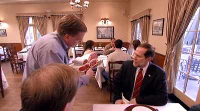 AND IT'S OBVIOUS
THAT THE PRESSURE - Kitchen Nightmares
