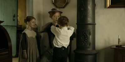 - And keep your back straight!
- Lift your arms. - A Fortunate Man