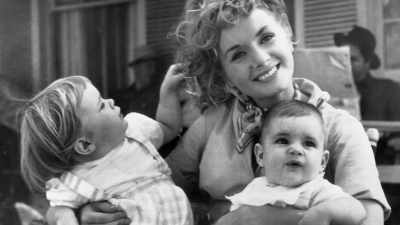 And, you know, as the whole thing
coming as a big shock. - Elizabeth Taylor: The Lost Tapes