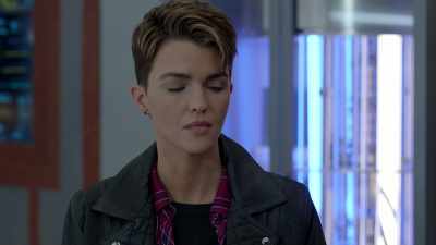 And last year, you saved
Oliver and Barry's asses. - Batwoman
