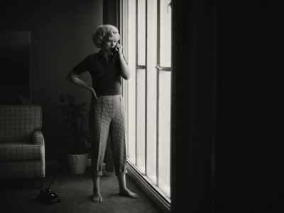 And later at the party, Marilyn. - Blonde