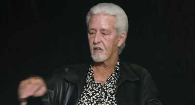 And Leonard just walked
past me and Charlie, - Marianne & Leonard: Words of Love