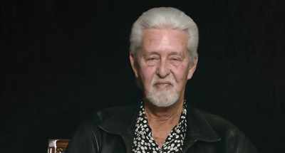And Leonard turned around
and looked at me like, - Marianne & Leonard: Words of Love