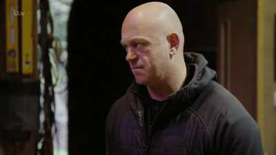 And... like I said,
he's gone, isn't he? - Britain's Tiger Kings - On the Trail with Ross Kemp