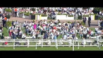And look at this, Epsom is
back to its glorious best. - Horsepower