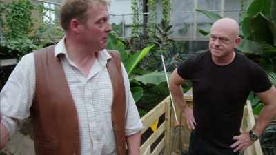 And she looked at me, - Britain's Tiger Kings - On the Trail with Ross Kemp