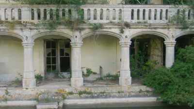 And to make up for his
dramatic fall from grace, - Mysteries of the Abandoned