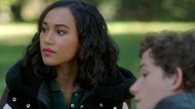 - And they make us look guilty.
- What do we do? - Pretty Little Liars: The Perfectionists