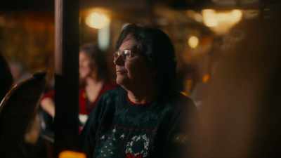 And Mama in her 'kerchief
and I in my cap, - Christmas at the Holly Hotel