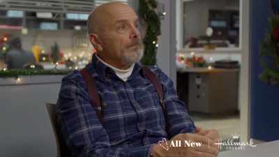 And he might be
an ex-con, - The Santa Stakeout