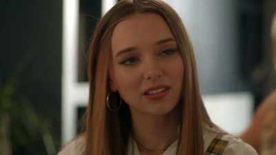 And my mom is obsessed
with her newest boy toy. - My Diary of Lies