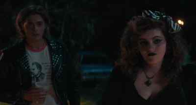 And Nicola, your vegan mango
spinach smoothie, no ice. - Lisa Frankenstein