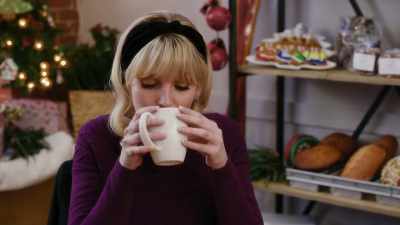 - And no romance this Christmas? - Christmas Lover's Anonymous
