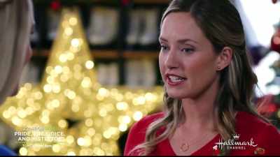 And not to change the subject
because I do want to hear everything, - Christmas at the Palace