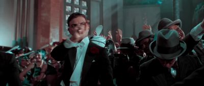 And now ladies and gentlemen I thinkYes yes I can just see Mr Hughes's car arriving nowMr Hughes escorts the lovely starlet Jean Harlow tonightHe discovered her for this picture and we think her platinum blonde locksand hot jazz baby doll style are gonna - The Aviator