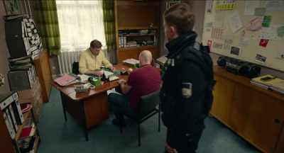 And now sneak off.
- Fine, I'll come back later. - Kaiserschmarrndrama