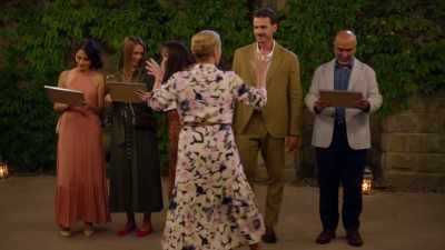 And now there is just one last
thing to do, the class photo. - A Very Venice Romance