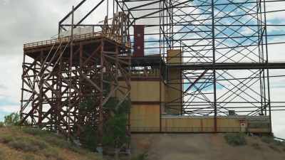 And, on either side
are high voltage generators - Mysteries of the Abandoned