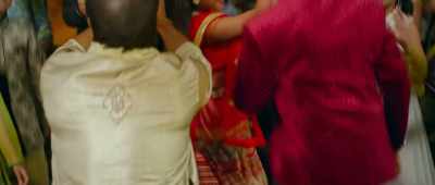 And on the other hand,
respect and independence, - Shaadi Mein Zaroor Aana