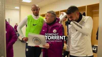 And this one is for him. The first corner.
It doesn't matter if it's right or left. - All or Nothing: Manchester City