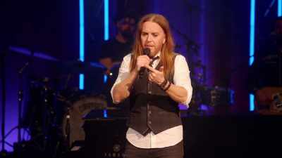 And that people should have unfettered
access to semi-automatic weapons. - Tim Minchin: Back