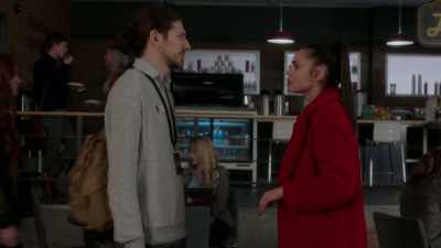 ♪ And you pick me up when ♪ - Pretty Little Liars: The Perfectionists
