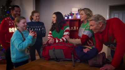 And it plays Jingle Bells! - The Dog Days of Christmas