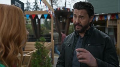 And it puts the poison
at the shake machine, - Aurora Teagarden Mysteries: A Lesson in Murder