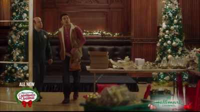 And run another string of lights
through there. - Christmas at the Plaza