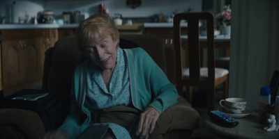 And that Scottish accent of his.
[chuckles] - Quiz Lady