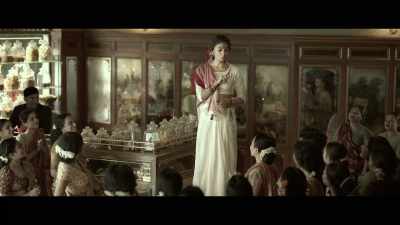 And send two portions to Razia also. - Gangubai Kathiawadi
