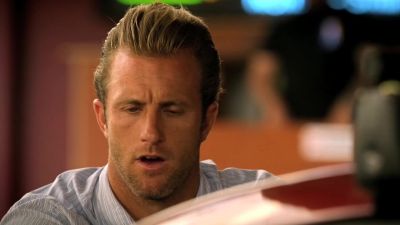 And send. - Hawaii Five-0