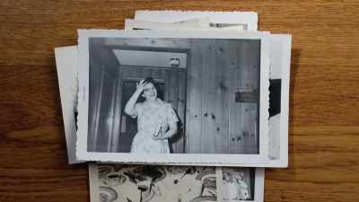And she was just kinda
chopping at her hair, - Great Photo, Lovely Life