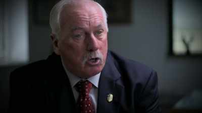 And while she was outside,
she saw a guy run out
the apartment complex - Homicide Hunter: Devil in the Mountains