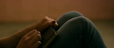 And she slips. - 10 Cloverfield Lane