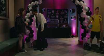 And she's got a bit ofa visual situation going on - Cha Cha Real Smooth