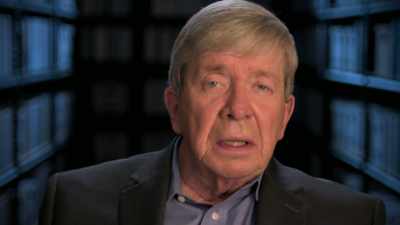 And she's sitting
in an interrogation room,
awaiting my arrival. - Homicide Hunter: Never Give Up
