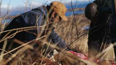 And it should pull right
on the side right there. - Life Below Zero: First Alaskans