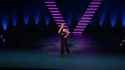 And you sit there and you wait - Iliza Shlesinger: Unveiled