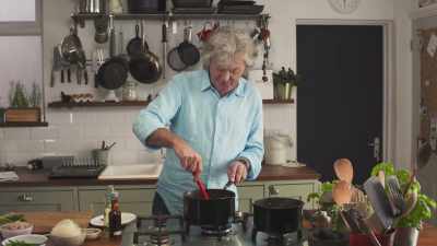 And it smells...
[sniffs] - James May: Oh Cook!