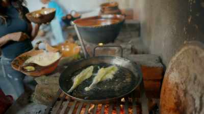 And some palm flowers dipped
in a light batter and fried - Eva Longoria: Searching for Mexico