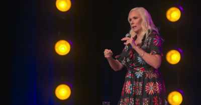 And somebody's cooking Chinese food, - Leanne Morgan: I'm Every Woman
