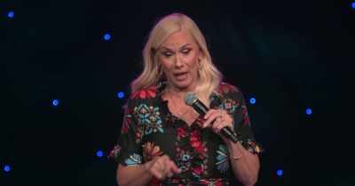 And sometimes he wears
a half-zip golf pullover to bed. - Leanne Morgan: I'm Every Woman